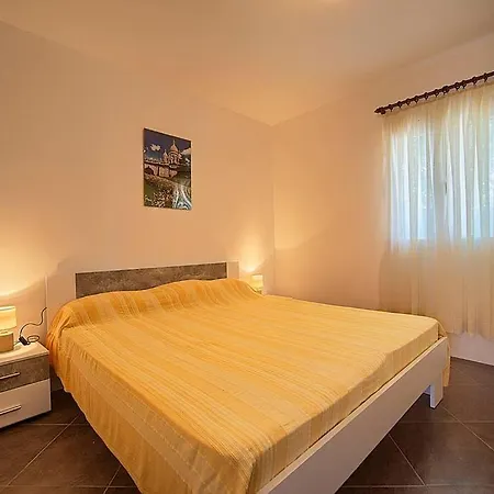 House With Private Garden Casa vacanze *